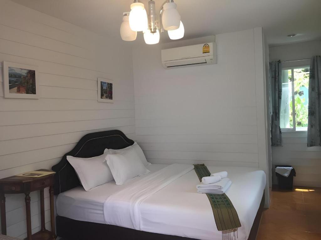 Ban Thungdang Housetel Bangkok Hotell Eksteriør bilde