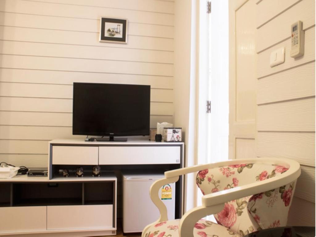 Ban Thungdang Housetel Bangkok Hotell Eksteriør bilde