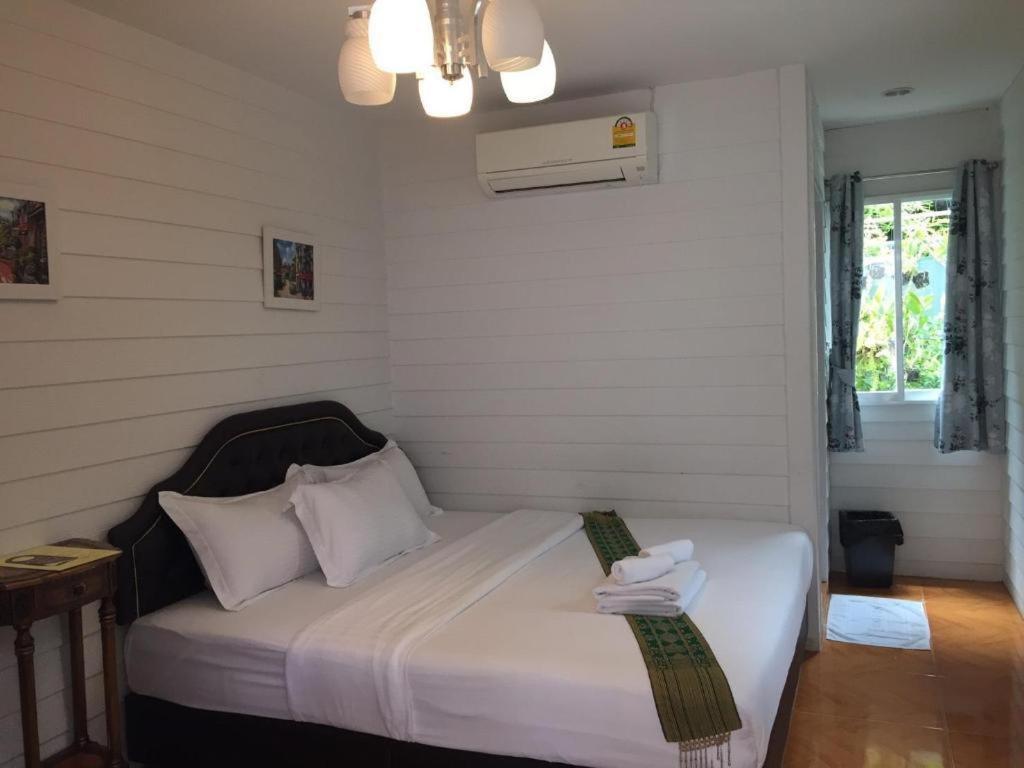 Ban Thungdang Housetel Bangkok Hotell Eksteriør bilde