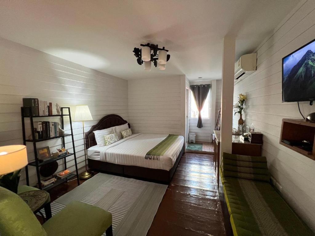 Ban Thungdang Housetel Bangkok Hotell Eksteriør bilde