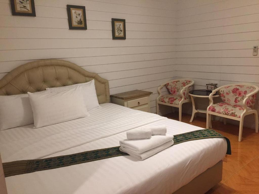 Ban Thungdang Housetel Bangkok Hotell Eksteriør bilde