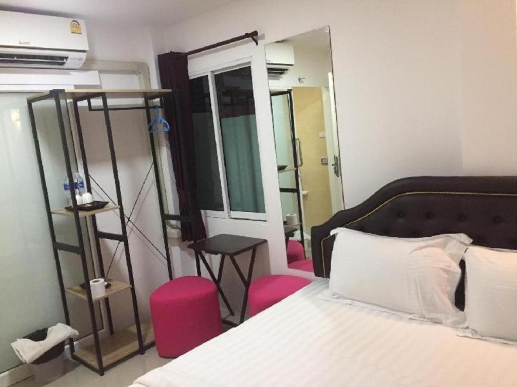 Ban Thungdang Housetel Bangkok Hotell Eksteriør bilde