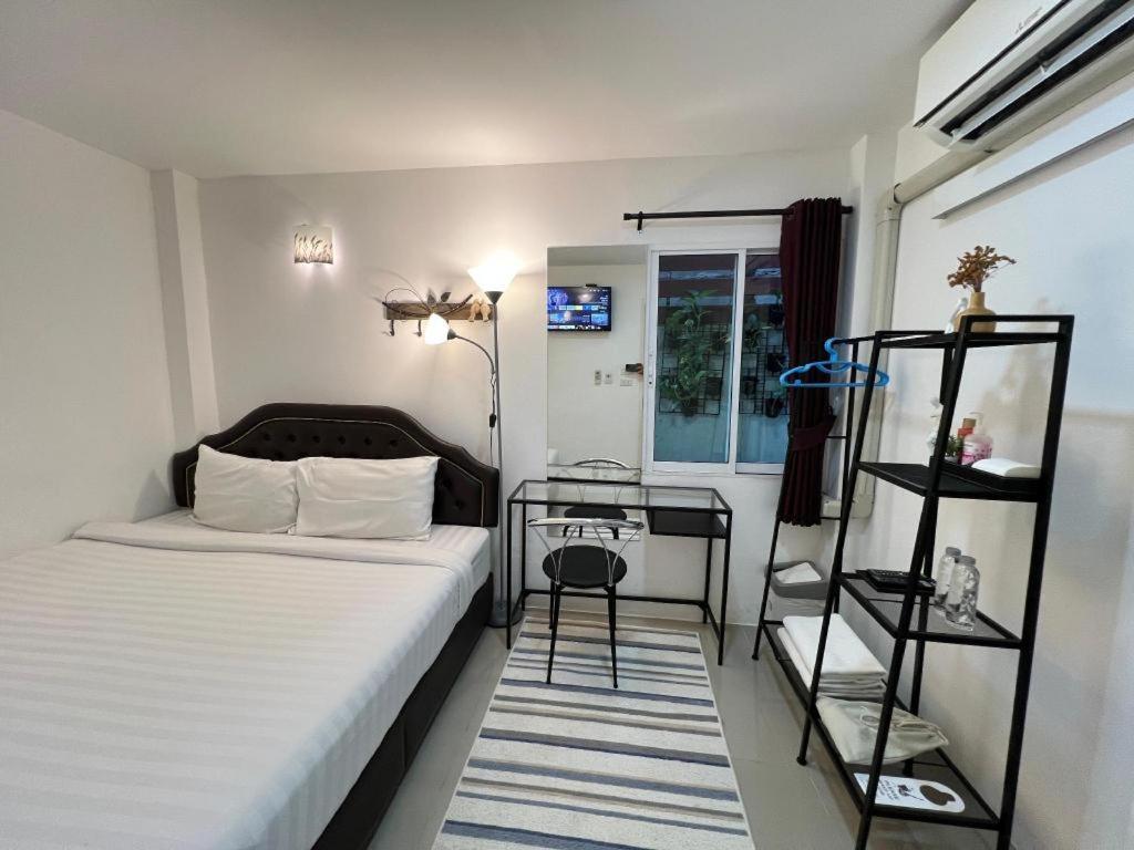 Ban Thungdang Housetel Bangkok Hotell Eksteriør bilde