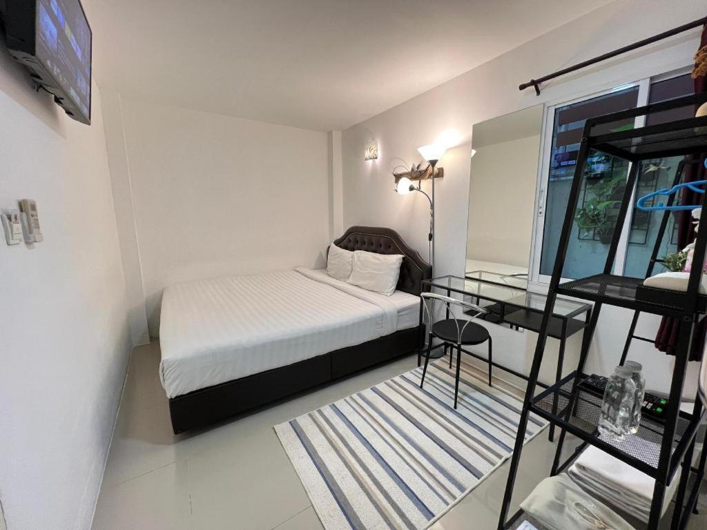 Ban Thungdang Housetel Bangkok Hotell Eksteriør bilde