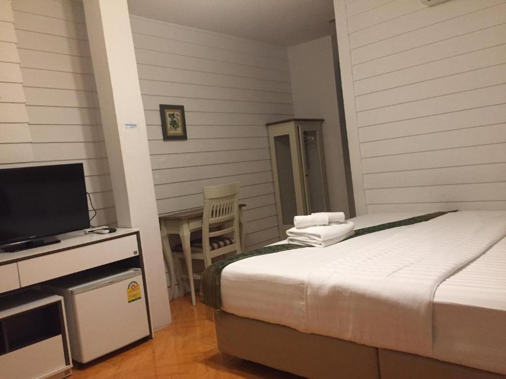 Ban Thungdang Housetel Bangkok Hotell Eksteriør bilde