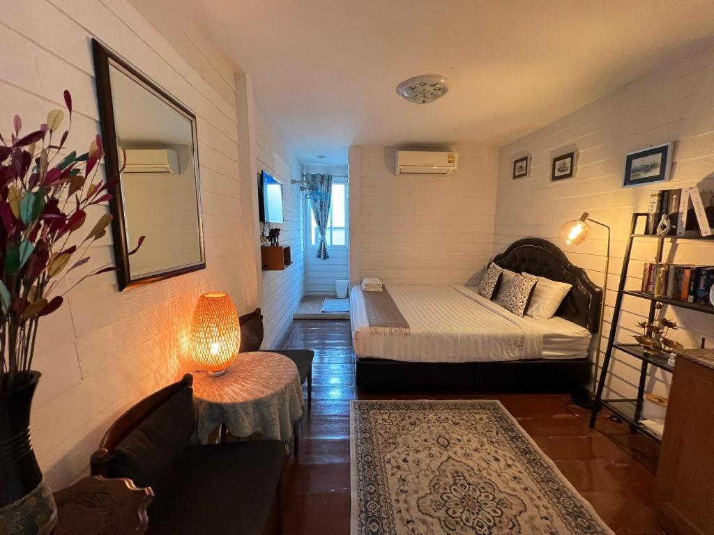 Ban Thungdang Housetel Bangkok Hotell Eksteriør bilde