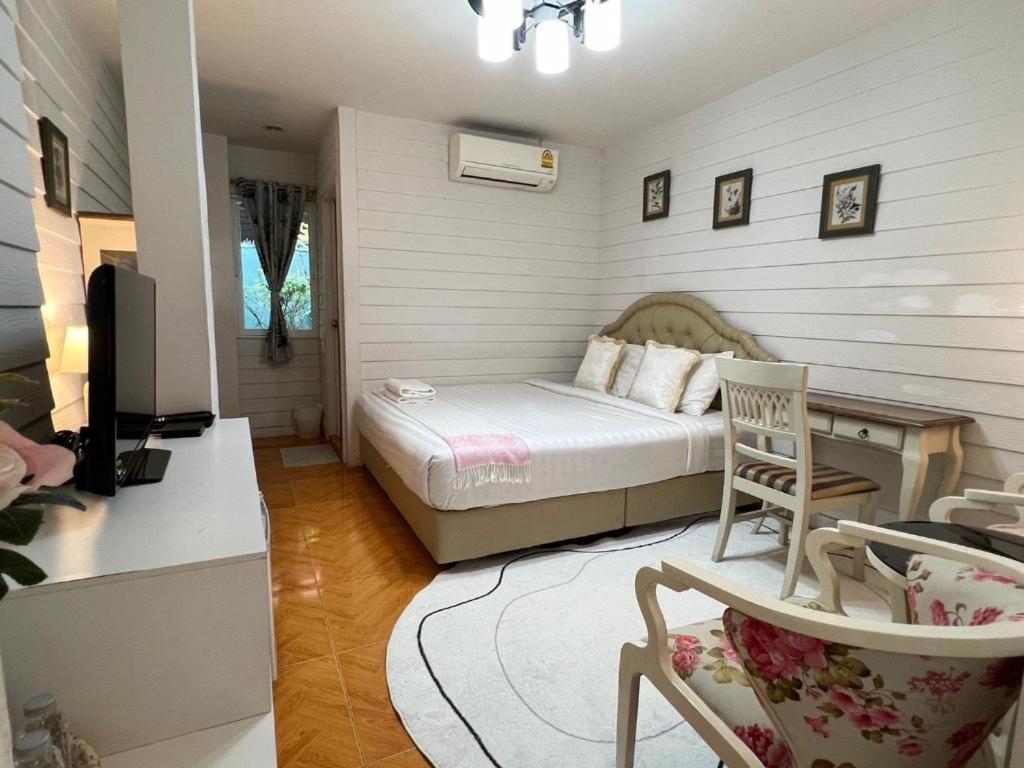 Ban Thungdang Housetel Bangkok Hotell Eksteriør bilde