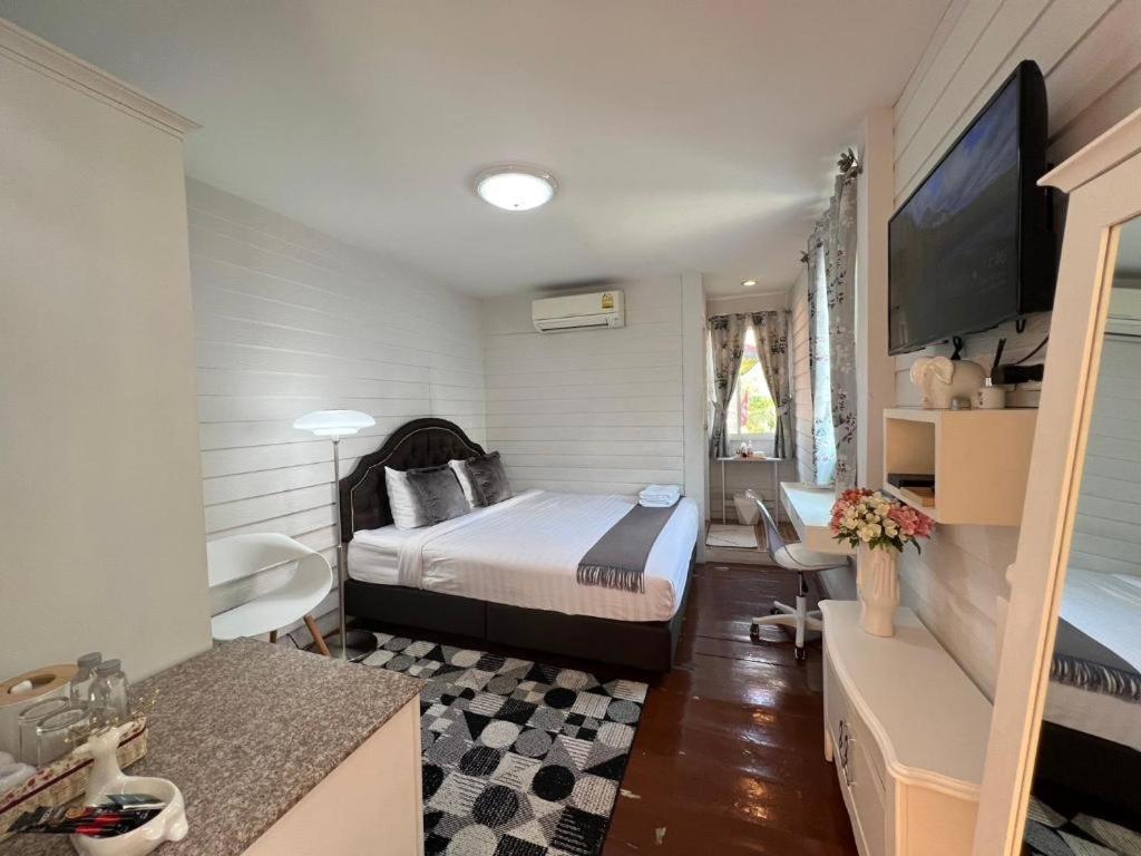 Ban Thungdang Housetel Bangkok Hotell Eksteriør bilde