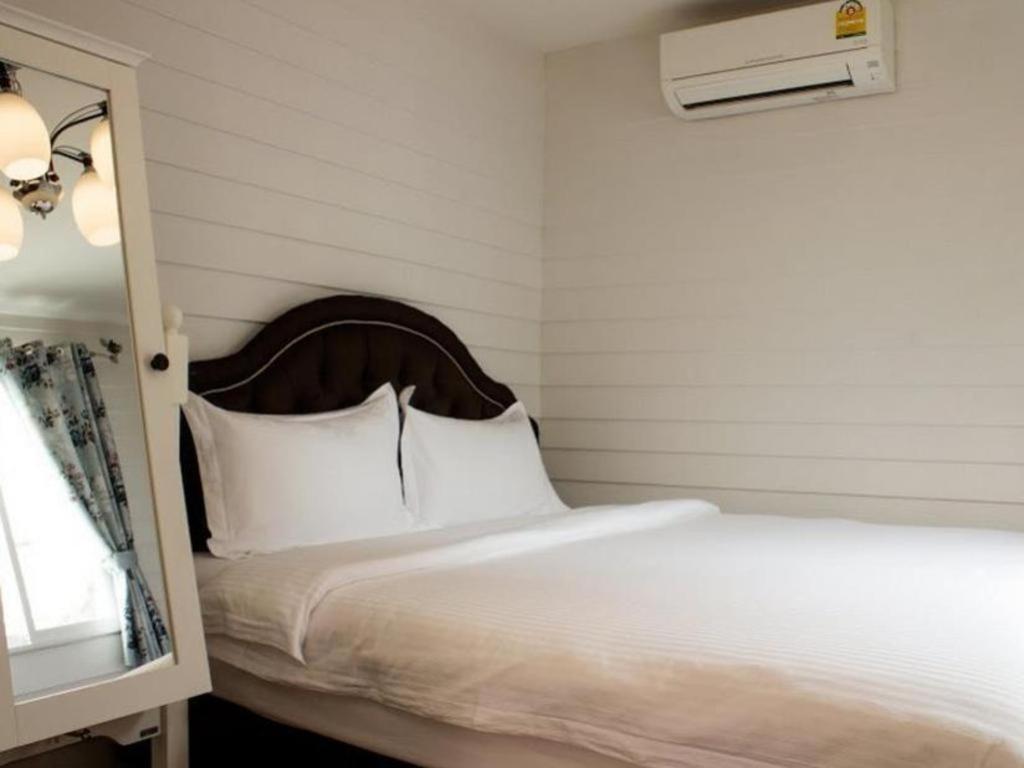 Ban Thungdang Housetel Bangkok Hotell Eksteriør bilde