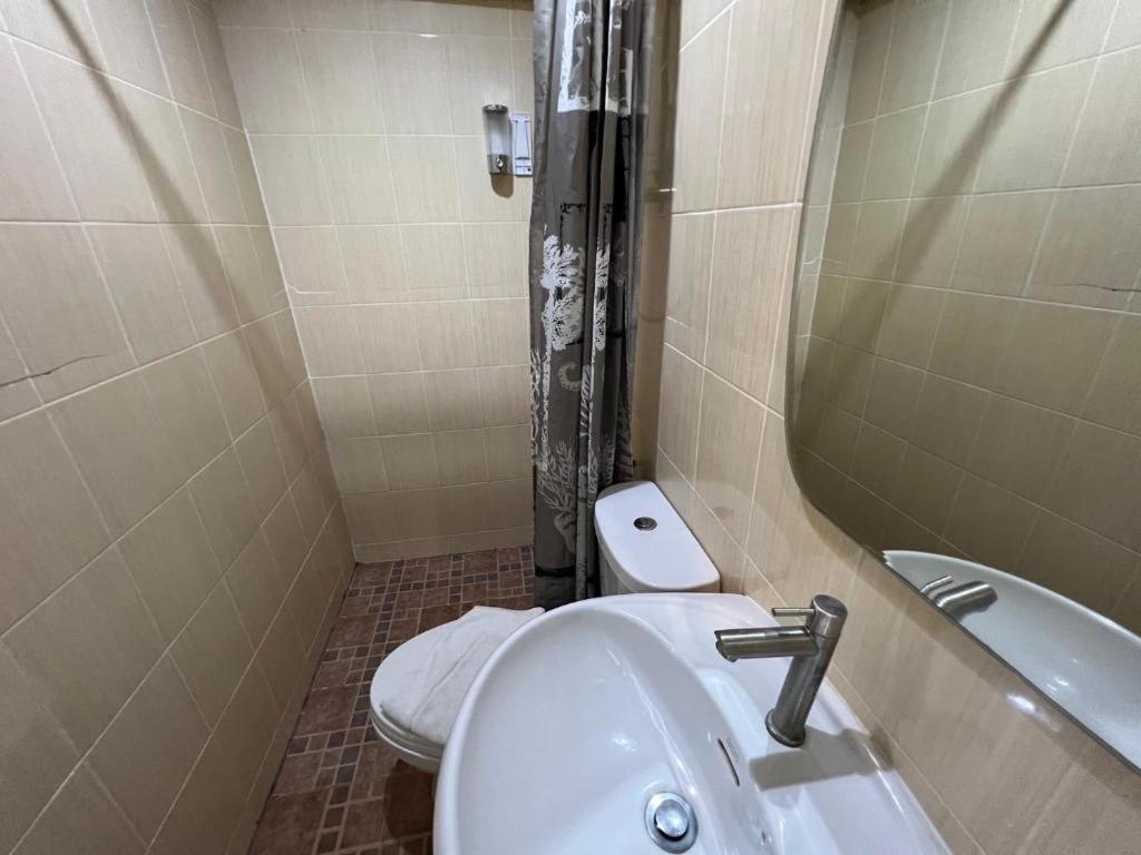 Ban Thungdang Housetel Bangkok Hotell Eksteriør bilde