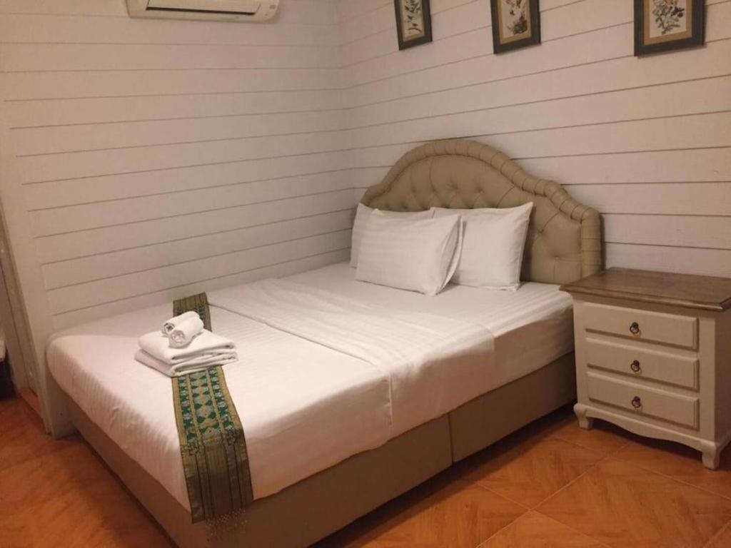 Ban Thungdang Housetel Bangkok Hotell Eksteriør bilde