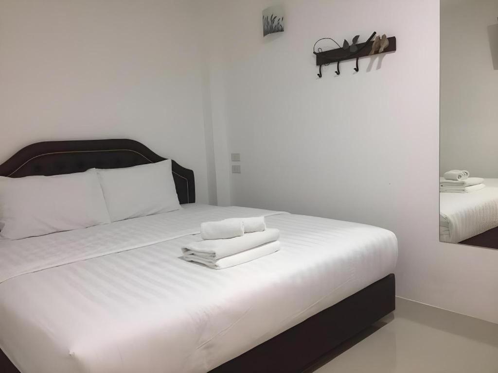 Ban Thungdang Housetel Bangkok Hotell Eksteriør bilde