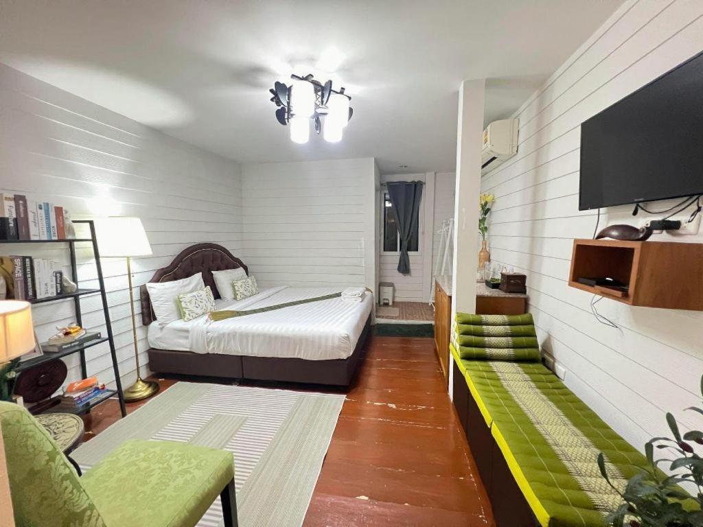 Ban Thungdang Housetel Bangkok Hotell Eksteriør bilde